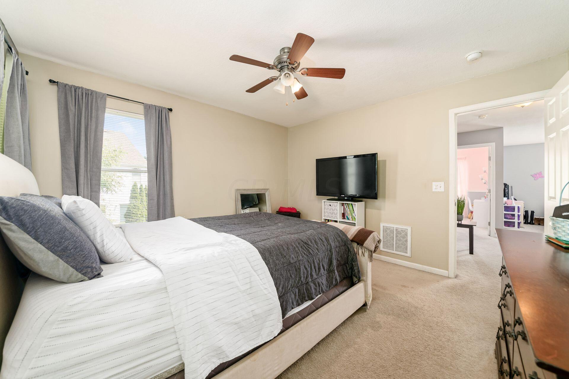626 Herman Road, Unit 2904 Columbus, OH 43230 - Photo 16 of 25 Main bedroom with overhead lighting/fan.
