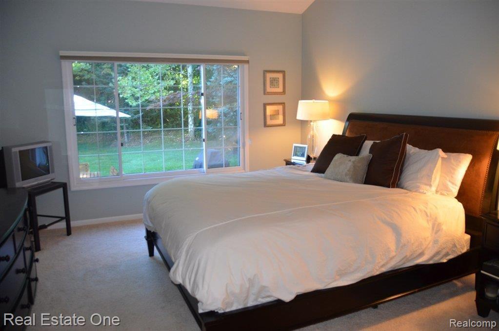3352 Seminole Court Rochester, MI 48309 - Photo 17 of 24 Master suite