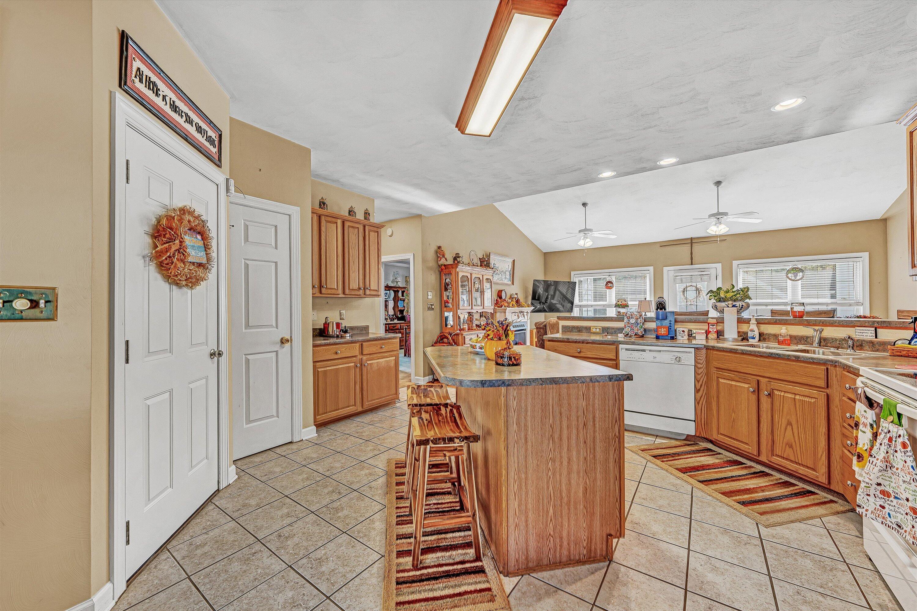 5432 Quail Ridge Circle Roanoke, VA 24018 - Photo 11 of 61 08-DSC00165