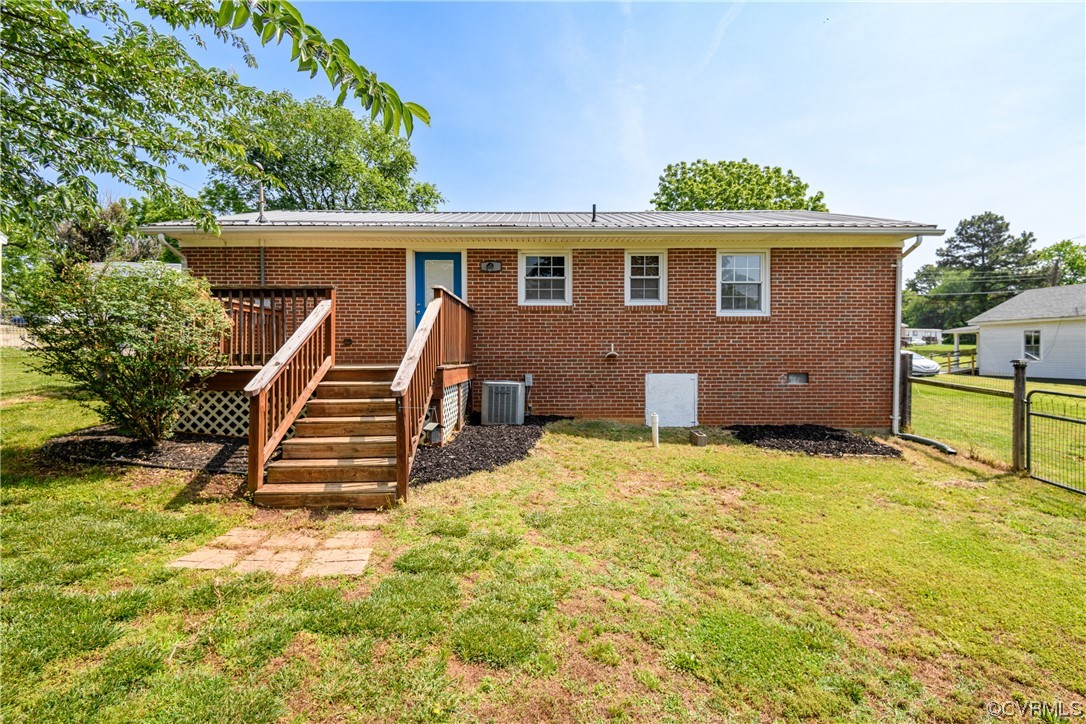 338 Prospect Road Prospect, VA 23960 - Photo 33 of 41 a view of a house with backyard and a tree