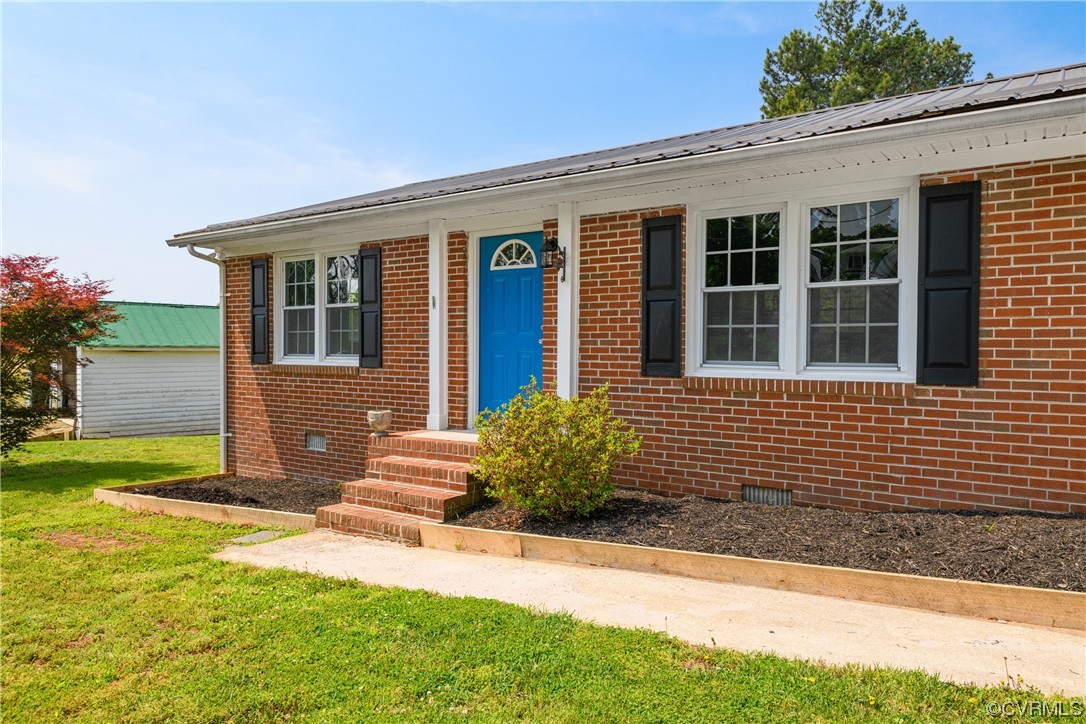 338 Prospect Road Prospect, VA 23960 - Photo 4 of 41 front view of a house