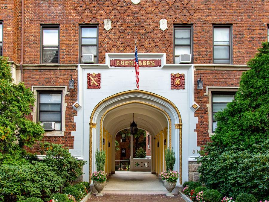 31 Pondfield Road West, Unit 4 Bronxville, NY 10708 - Photo 1 of 1 Gallery Image 1
