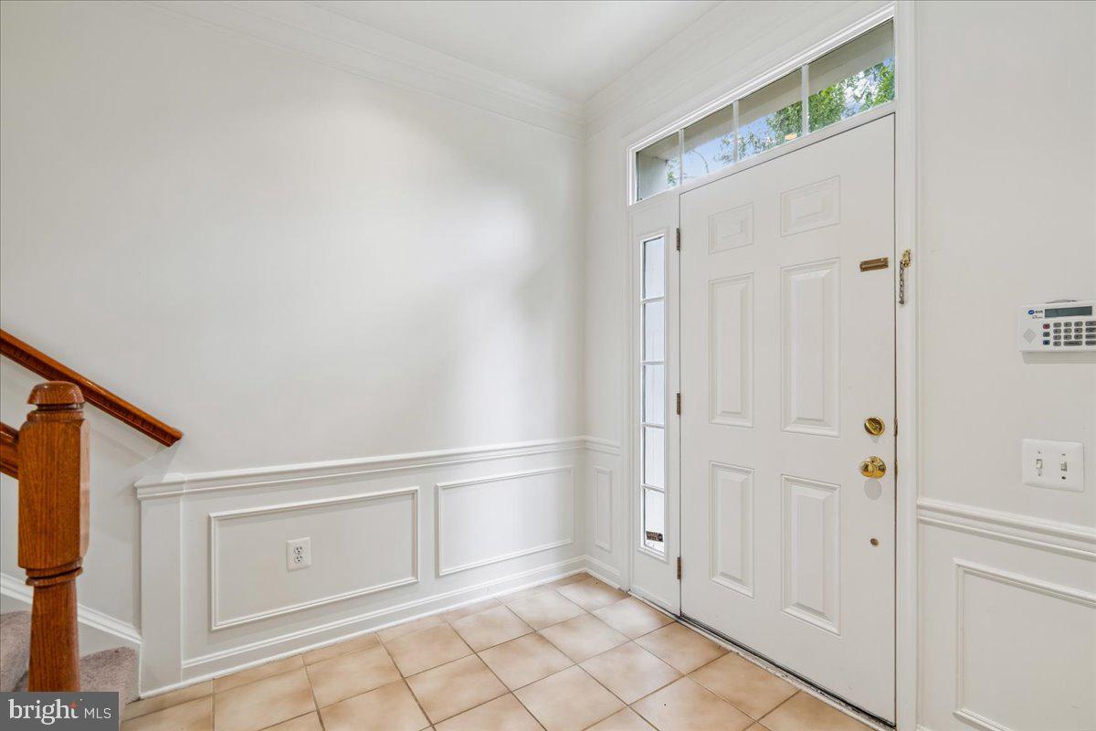 11516 Clairmont View Way Silver Spring, MD 20902 - Photo 5 of 34 Gallery Image 5