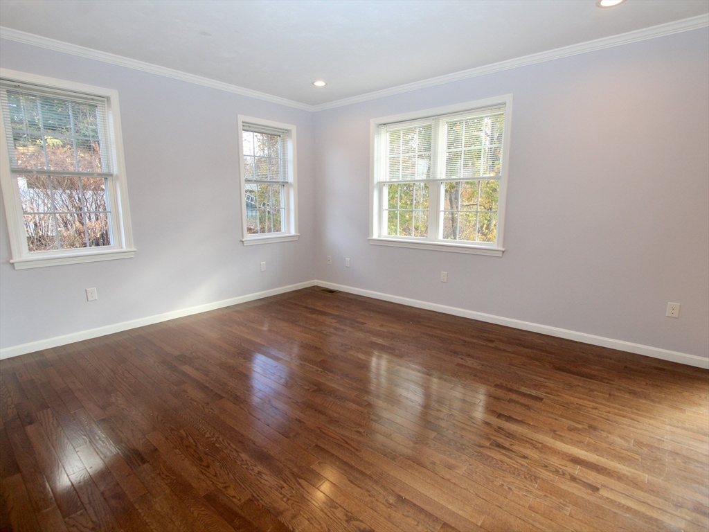 496 Hamilton Street Worcester, MA 01604 - Photo 3 of 26 Gallery Image 3