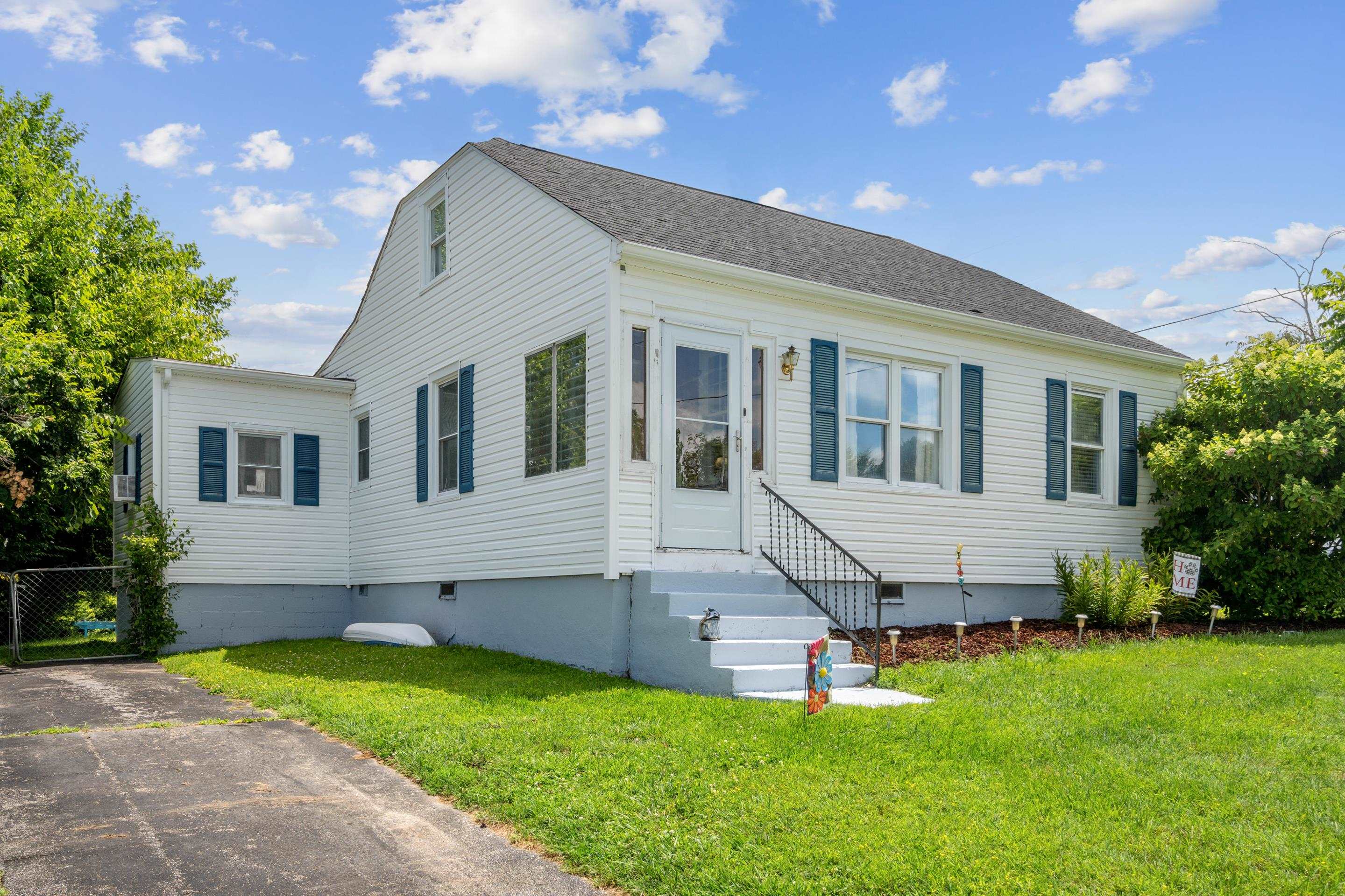 6442 Spring Avenue Radford, VA 24141 - Photo 3 of 35 Gallery Image 3