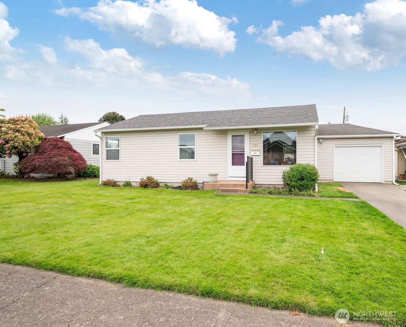 324 Colorado Street Longview, WA 98632 - Photo 2 of 21