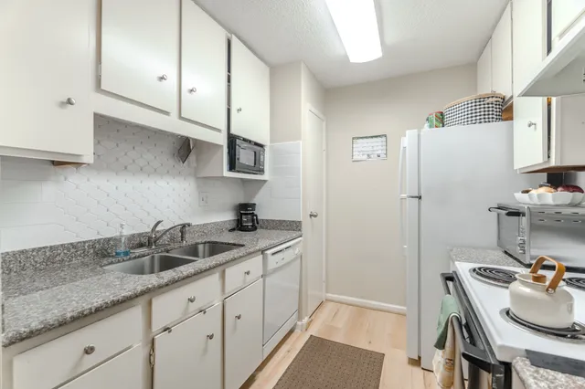 $99,800 | 10053 Westpark Drive, Unit 308, Houston, TX 77042