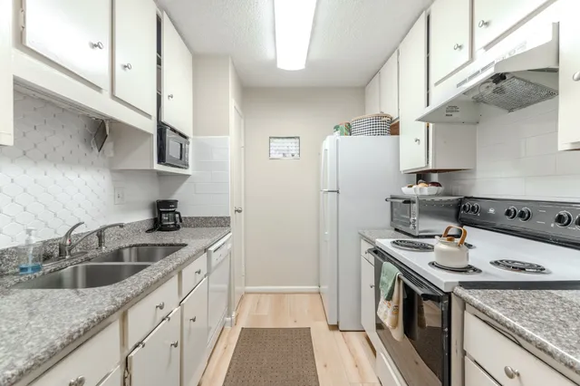 $99,800 | 10053 Westpark Drive, Unit 308, Houston, TX 77042