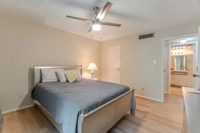 $99,800 | 10053 Westpark Drive, Unit 308, Houston, TX 77042