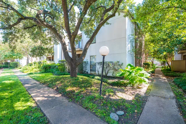 $99,800 | 10053 Westpark Drive, Unit 308, Houston, TX 77042