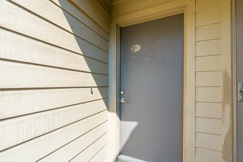 $99,800 | 10053 Westpark Drive, Unit 308, Houston, TX 77042