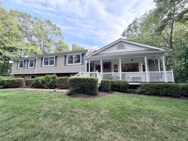 $1,279,000 | 68 Bankside Drive, Huntington, NY 11743