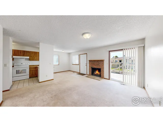 a black and white photo of a living room