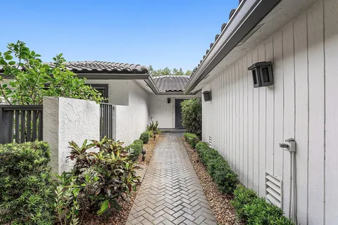 $474,900 | 14 Oaks Lane, Boynton Beach, FL 33436