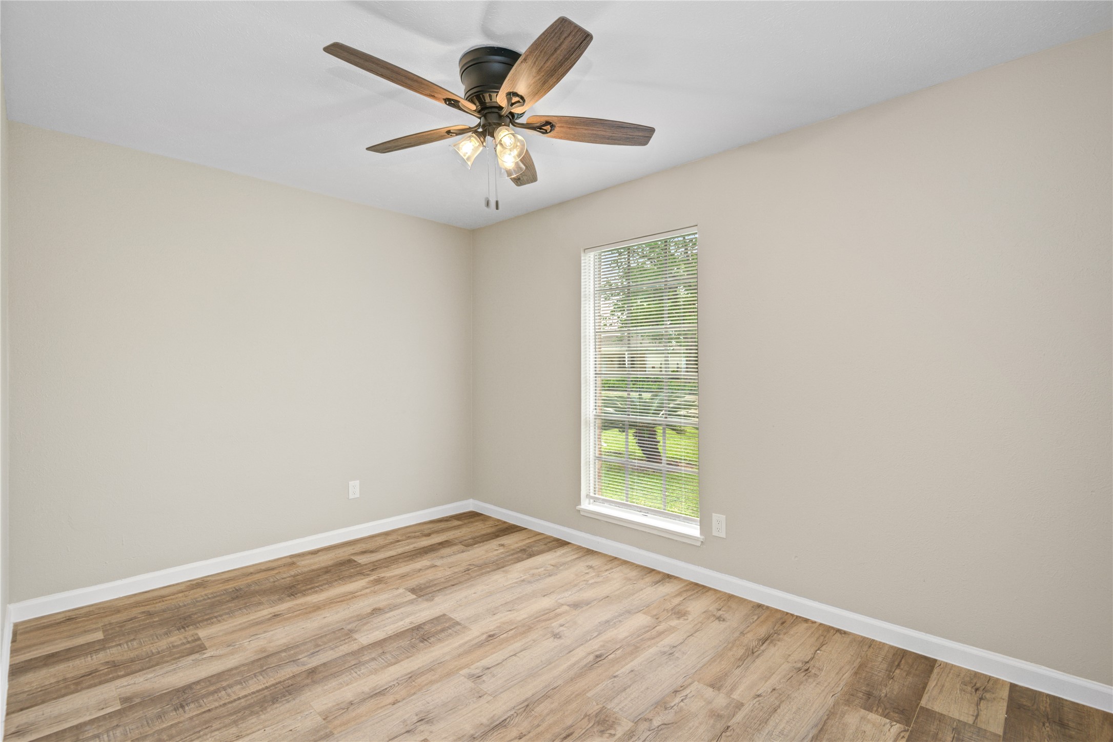 10611 Leitrim Way Houston, TX 77047 - Photo 9 of 28