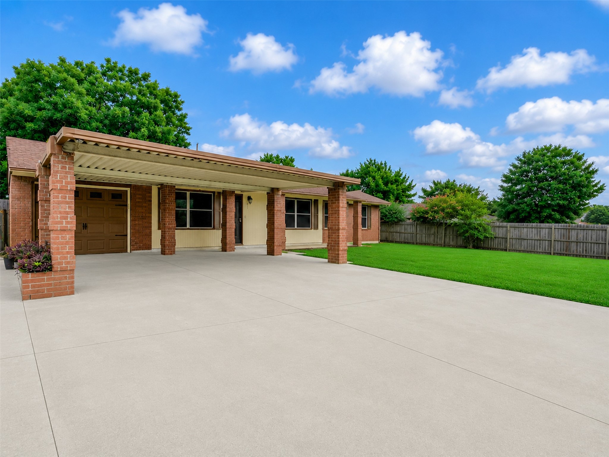 4123 Friar Point Road Houston, TX 77047 - Photo 1 of 19 Front
