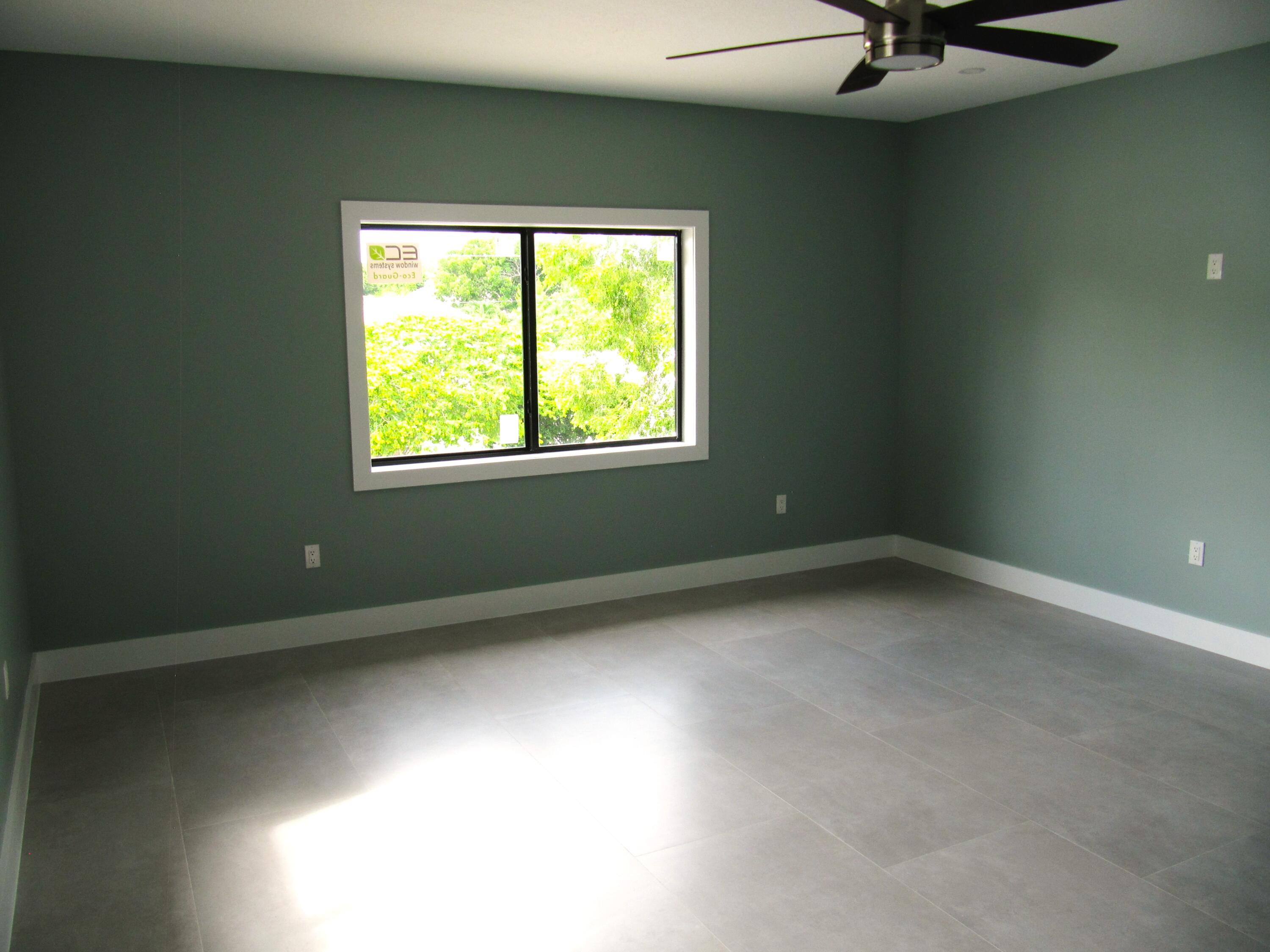 25 Abaco Road Key Largo, FL 33037 - Photo 9 of 17 an empty room with a window