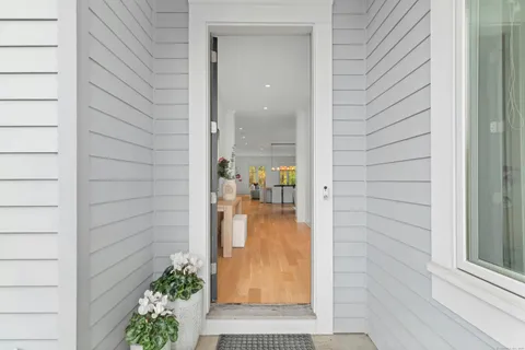 a view of entryway front of house