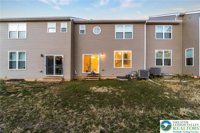 $2,795 | 164 Maureen Lane, Allentown, PA 18104