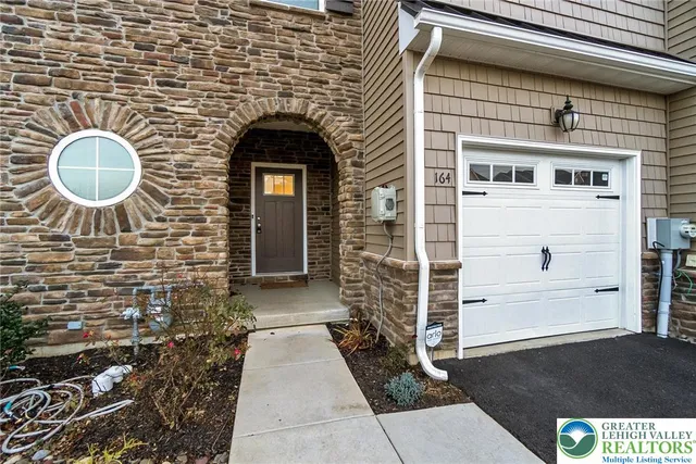 $2,795 | 164 Maureen Lane, Allentown, PA 18104
