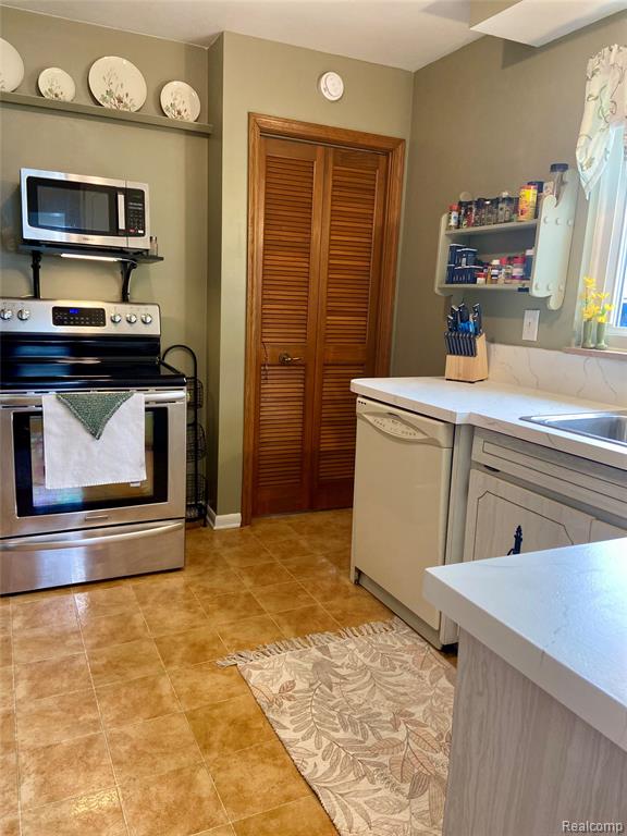 17812 Quarry Road Riverview, MI 48193 - Photo 13 of 25