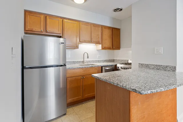 $1,450 | 5534 North Kenmore Avenue, Unit 205, Chicago, IL 60640