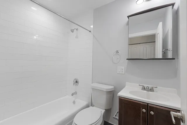 $1,450 | 5534 North Kenmore Avenue, Unit 205, Chicago, IL 60640