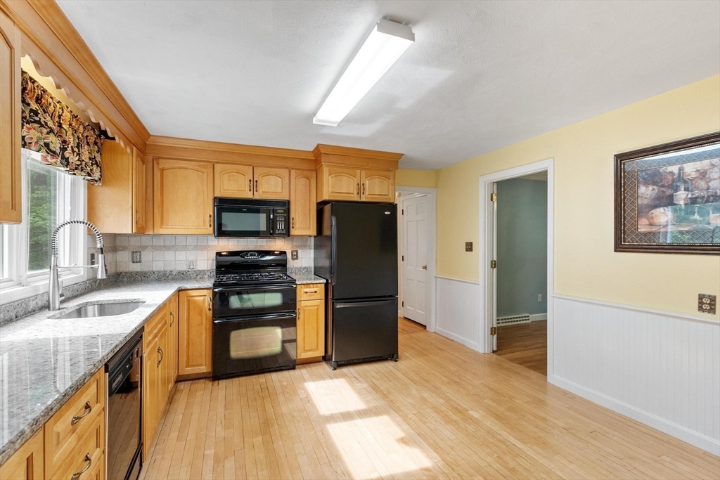 83 Providence Road Westford, MA 01886 - Photo 9 of 41