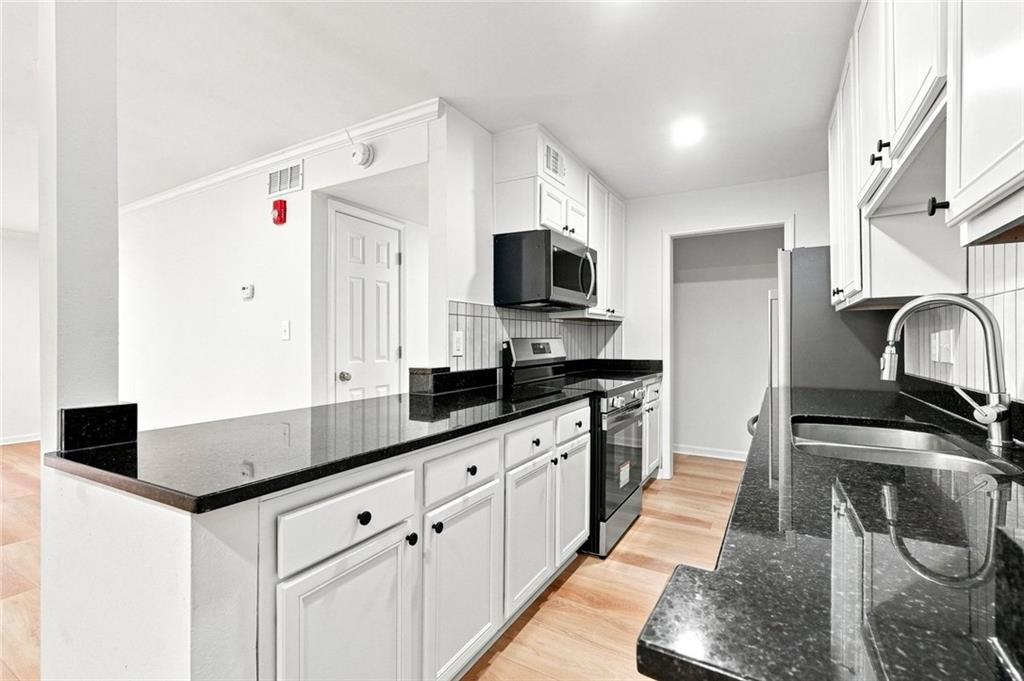 5095 Roswell Road, Unit 209 Sandy Springs, GA 30342 - Photo 14 of 25 Gallery Image 14
