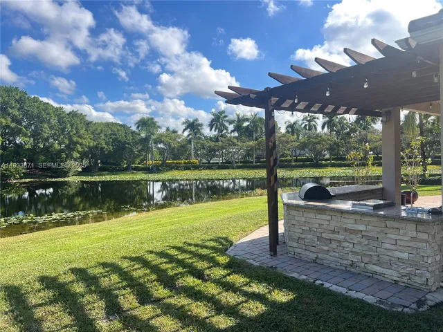 $5,800 | 3809 Eagle Court, Unit 3809, Weston, FL 33331