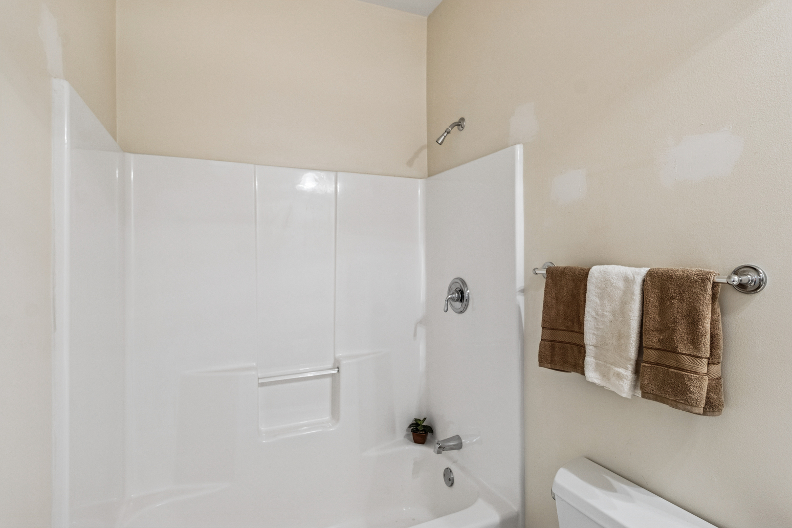 271 East Railroad Avenue, Unit 302 Bartlett, IL 60103 - Photo 12 of 21 a bathroom with a bathtub and shower