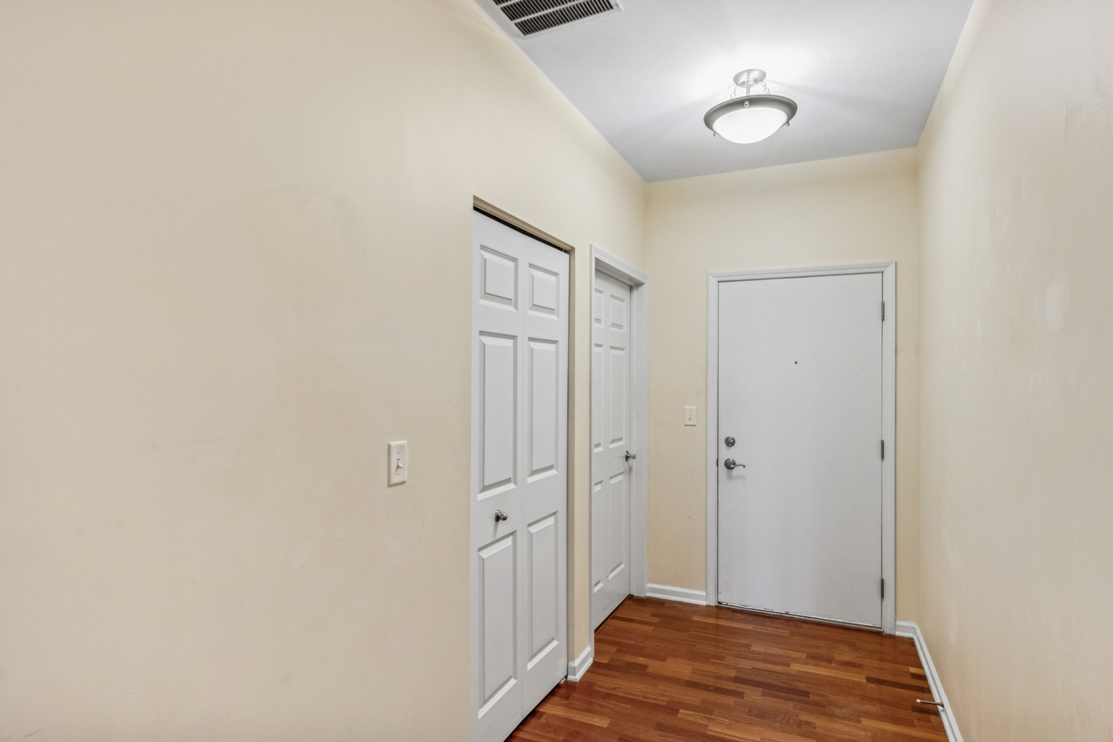 271 East Railroad Avenue, Unit 302 Bartlett, IL 60103 - Photo 13 of 21 a view of bathroom
