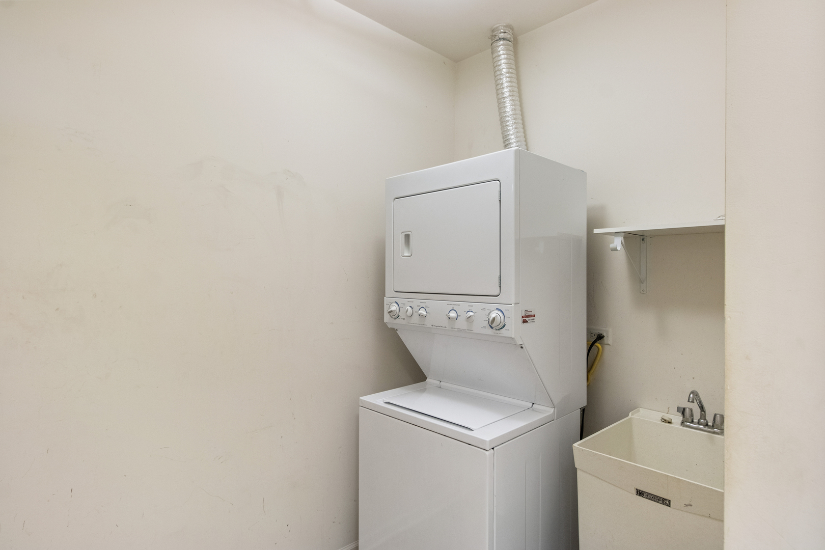 271 East Railroad Avenue, Unit 302 Bartlett, IL 60103 - Photo 18 of 21 a utility room with dryer and washer