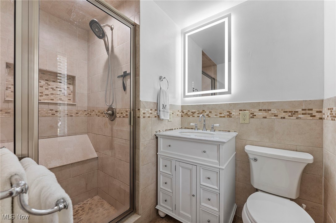 5687 Falkirk Road Lyndhurst, OH 44124 - Photo 37 of 43 Master Bath