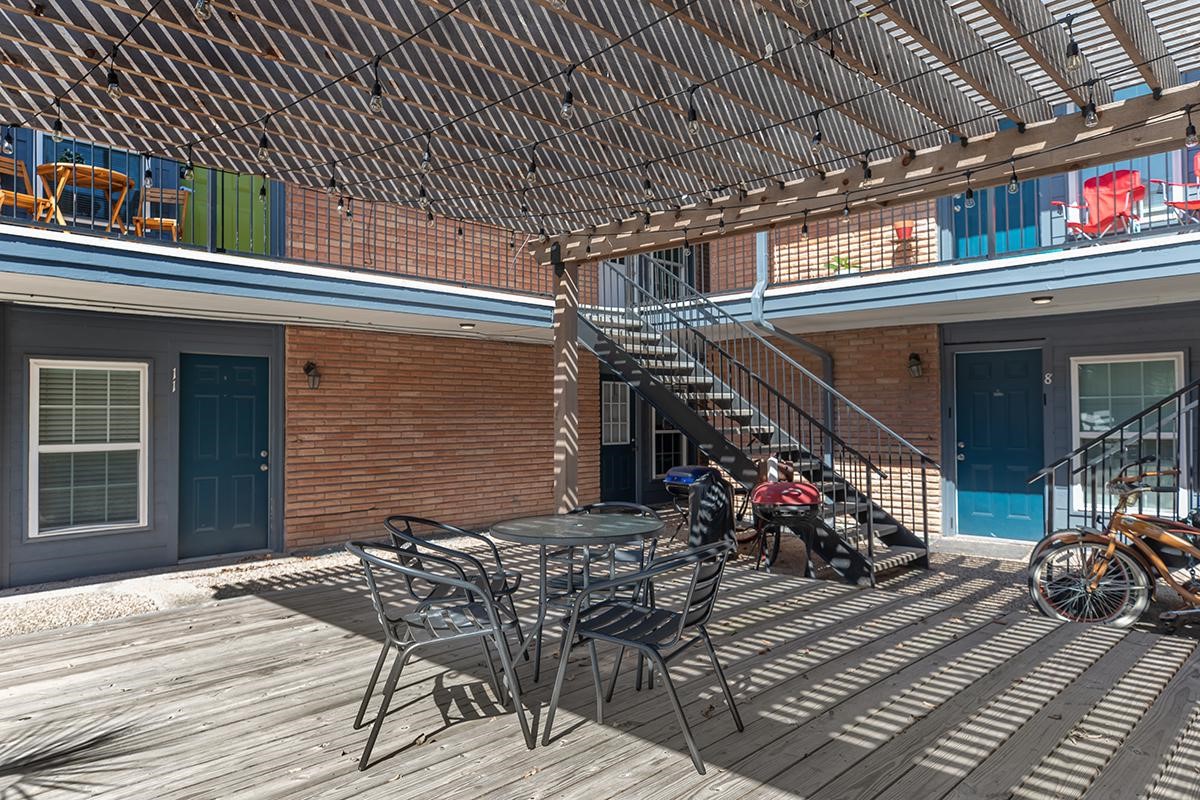 935 Byrne Street, Unit B23 Houston, TX 77009 - Photo 18 of 28 a view of a chairs and a table in the room