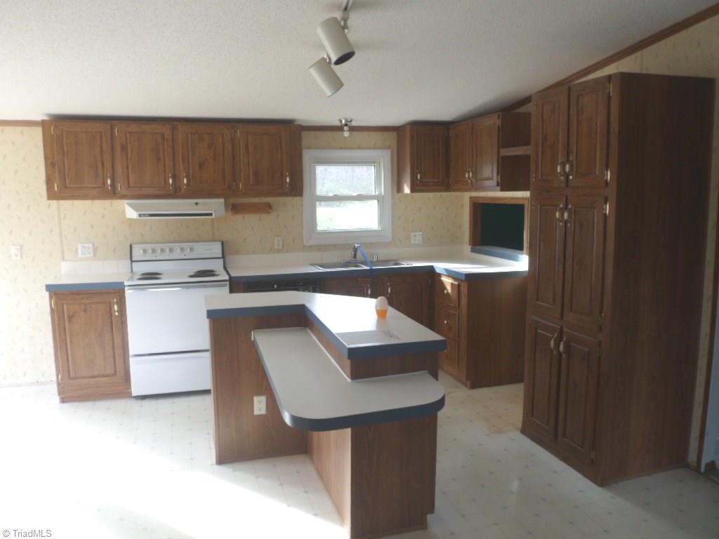 225 Nicholson Road Southeast Winston-Salem, NC 27107 - Photo 4 of 13 Gallery Image 4