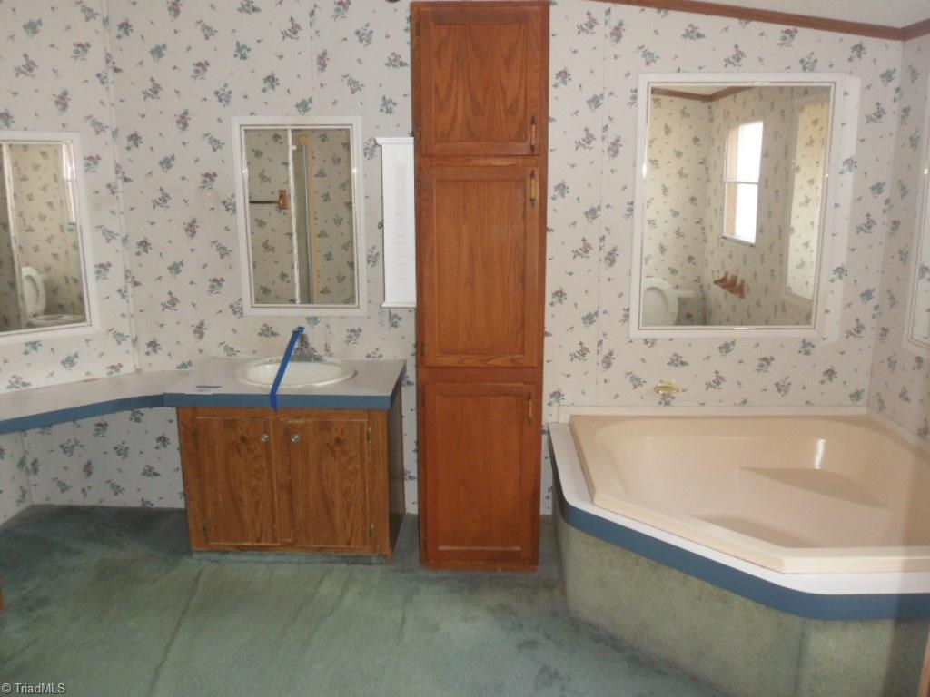 225 Nicholson Road Southeast Winston-Salem, NC 27107 - Photo 10 of 13 Gallery Image 10