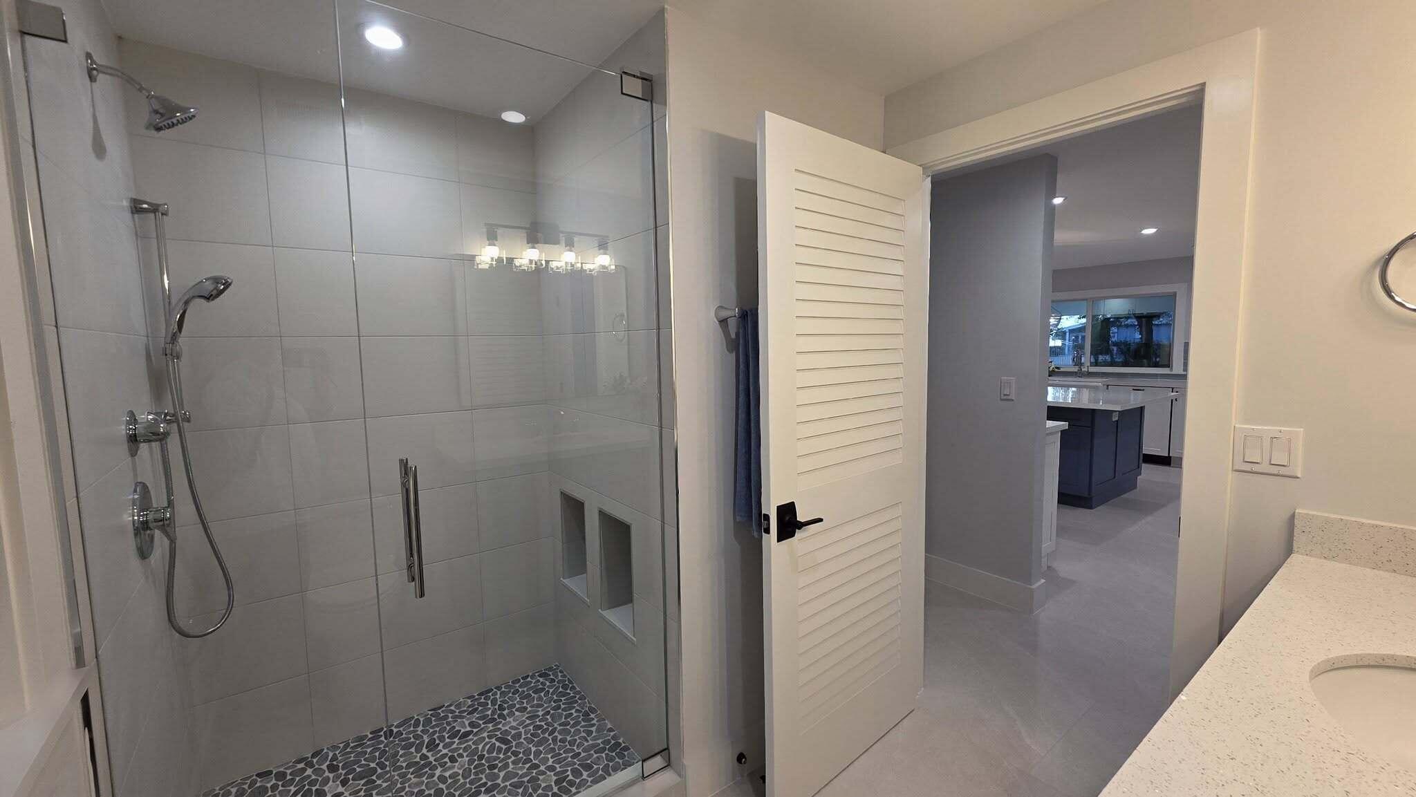 41 Sunset Road Key Largo, FL 33037 - Photo 40 of 61 Guest Bath2