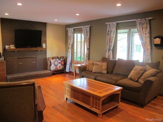 45288 Rudgate Road Canton, MI 48188 - Photo 3 of 22 IMG_1228