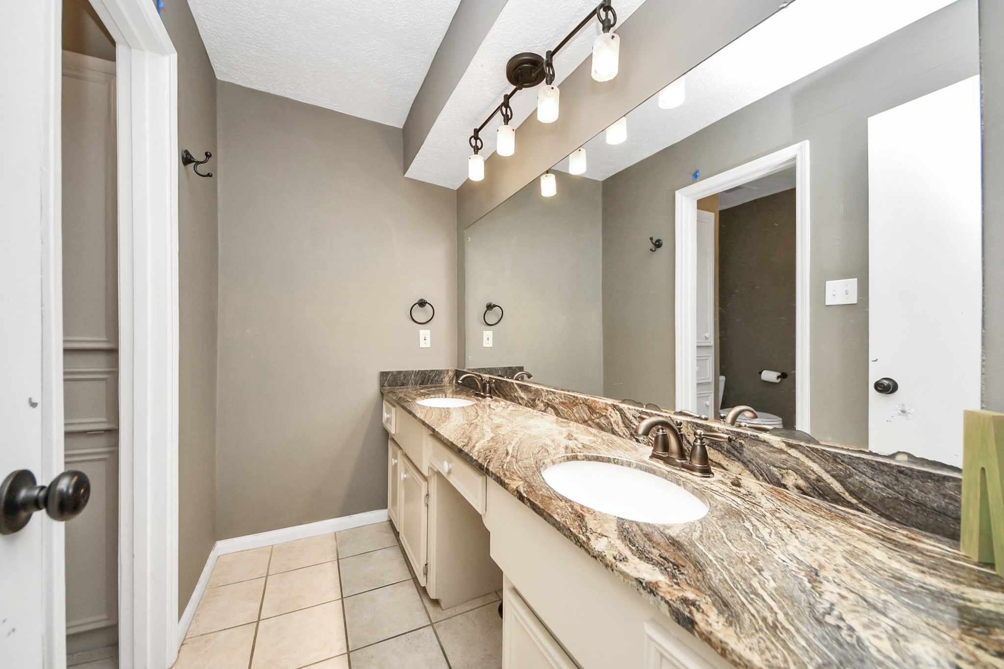 6403 Craigway Road Spring, TX 77389 - Photo 24 of 39 Upstairs bathroom with dual sinks and granite countertop