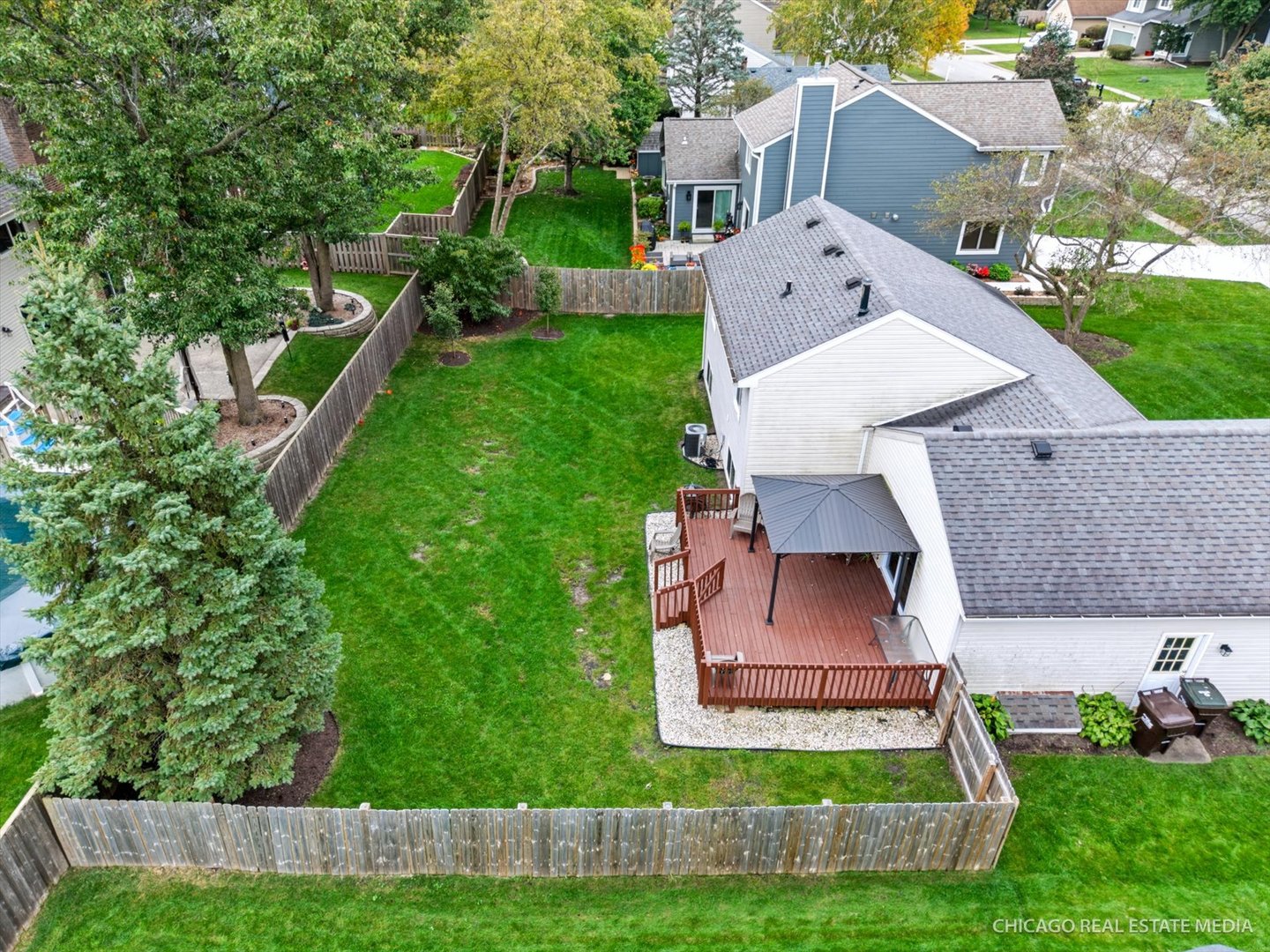 985 Ridgewood Lane Crystal Lake, IL 60014 - Photo 3 of 18 Gallery Image 3