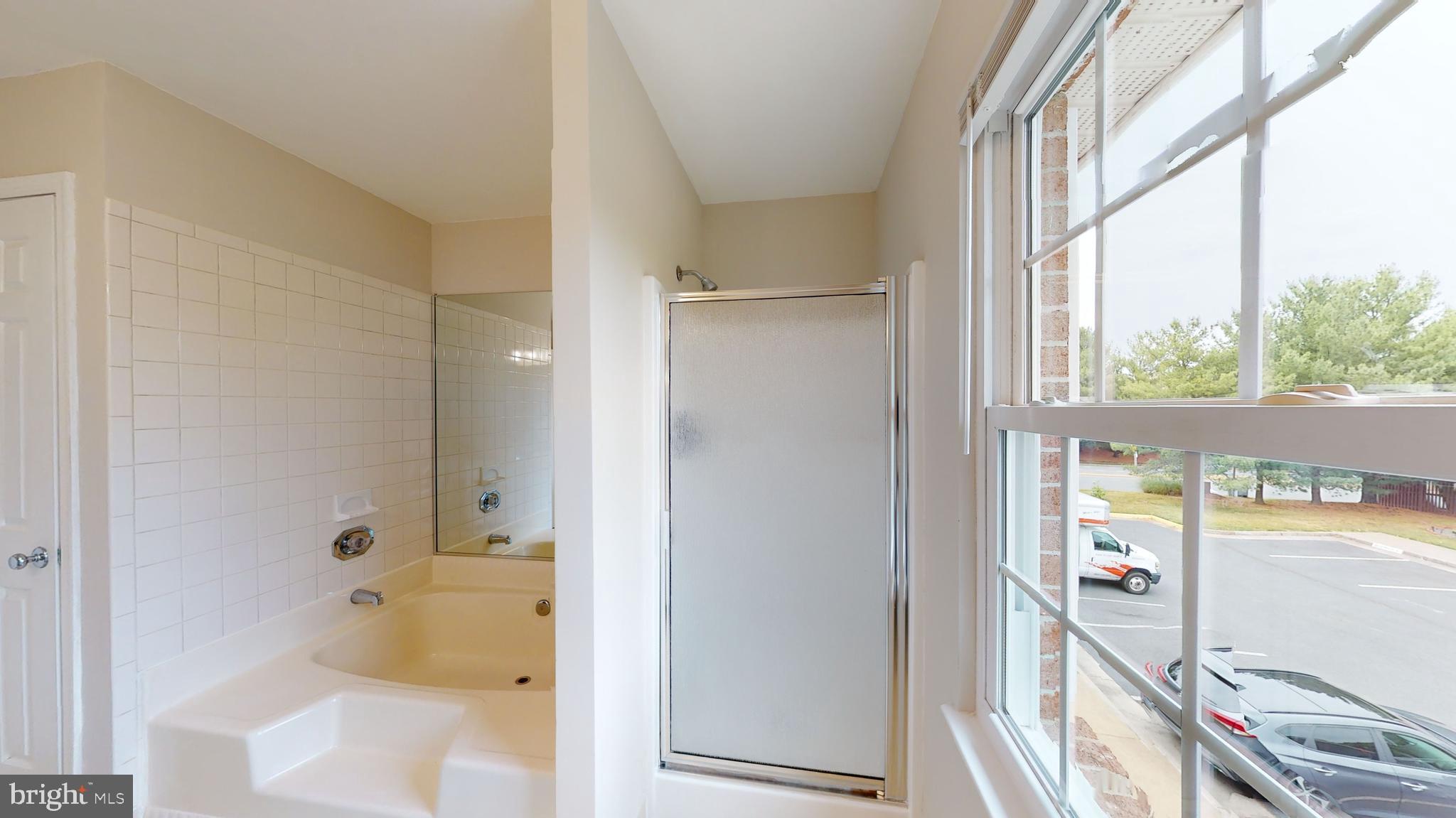 101 Reflection Way Sterling, VA 20164 - Photo 22 of 58 Separate Tub and Shower