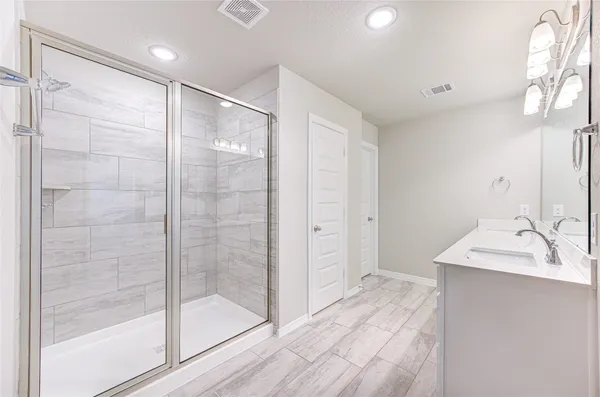 $2,350 | 812 Laguna Green Lane, Katy, TX 77493