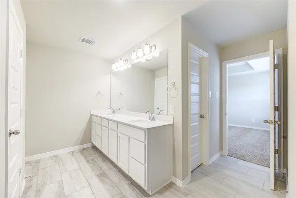 $2,350 | 812 Laguna Green Lane, Katy, TX 77493