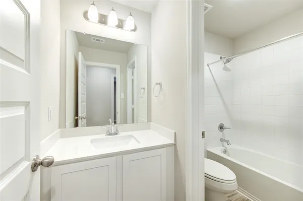 $2,350 | 812 Laguna Green Lane, Katy, TX 77493
