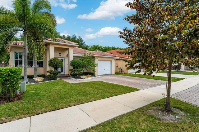 $589,000 | 13946 South Cypress Cove Circle, Davie, FL 33325