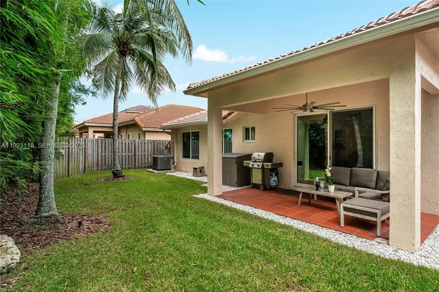 $589,000 | 13946 South Cypress Cove Circle, Davie, FL 33325