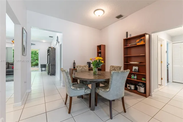 $589,000 | 13946 South Cypress Cove Circle, Davie, FL 33325