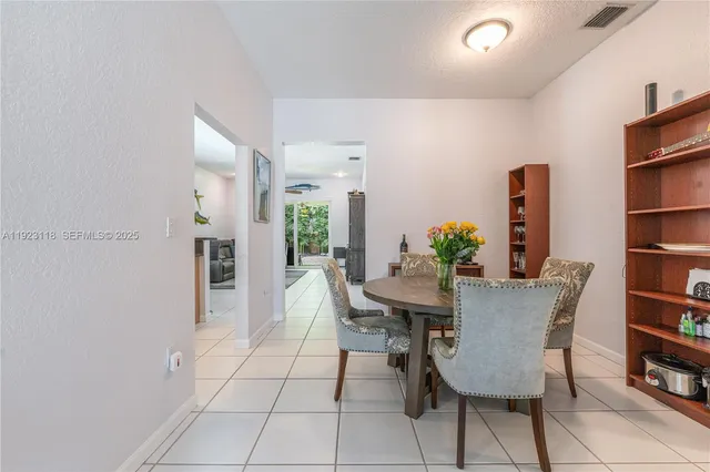 $589,000 | 13946 South Cypress Cove Circle, Davie, FL 33325