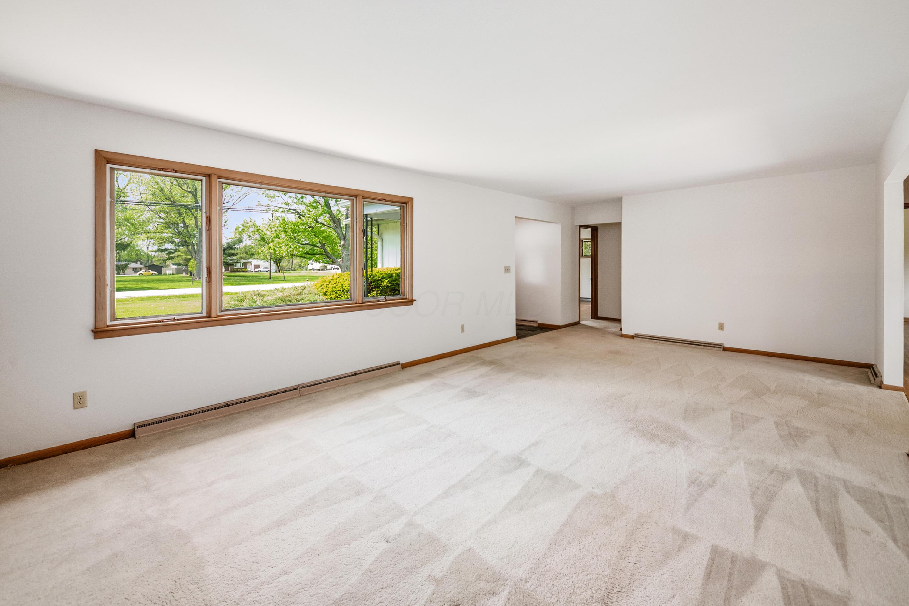 5830 Sinclair Road Columbus, OH 43229 - Photo 5 of 29 Living Room